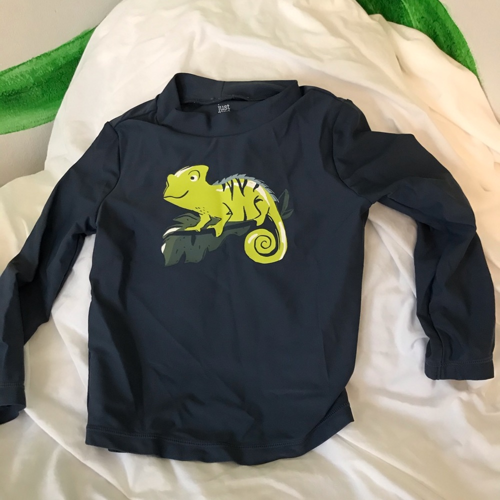 Swim shirt 3T.